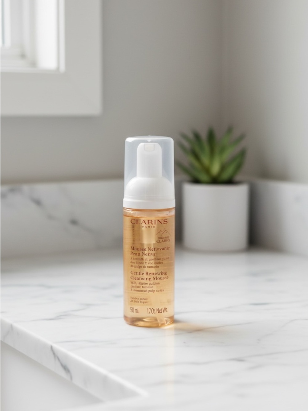 Clarins Gentle Renewing Cleansing Mousse Cleanser Face Gentle Cleanser NIB - Picture 3 of 8